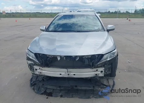 2020 Toyota Camry Le z USA, uszkodzony, nr VIN 4T1C11AK5LU968085